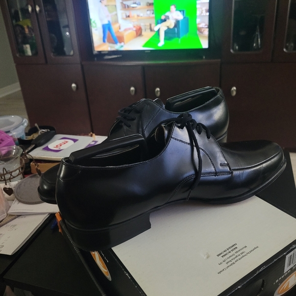 Classic Black Leather Derby Shoes - Picture 3 of 10